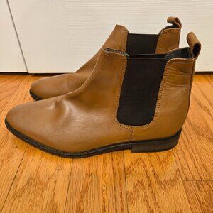 Mens Banana Republic Size 8 brown leather boots